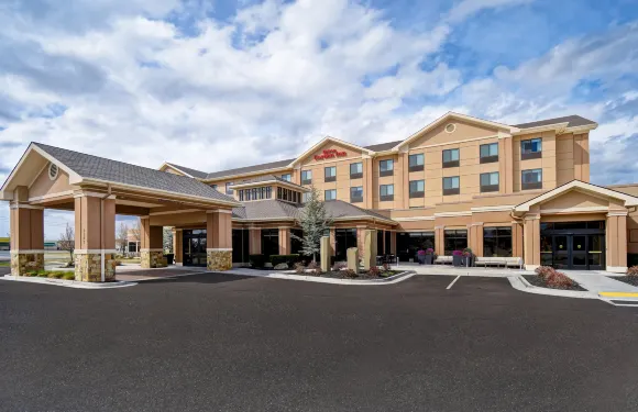 特温福爾斯希爾頓花園酒店