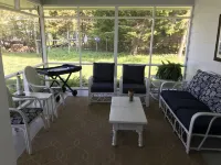 East Torch Lake cottage with beautiful sunsets! Hotels in Forest Home Township