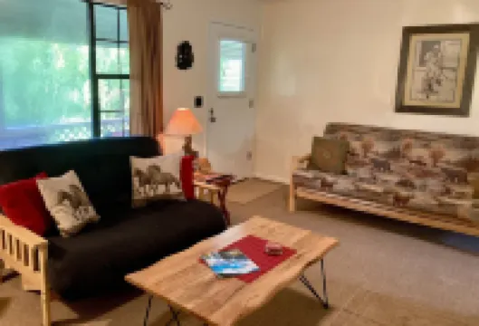 Cozy Cottage near National Park w/ Awesome Mountain Views! Extremely clean!