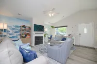 Family Friendly Beach Bungalow 2 blocks to beach, minutes from Hampton U & LAFB Hotel a Hampton