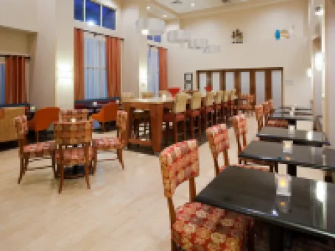 Hampton Inn & Suites Minot Airport Hoteles en Minot