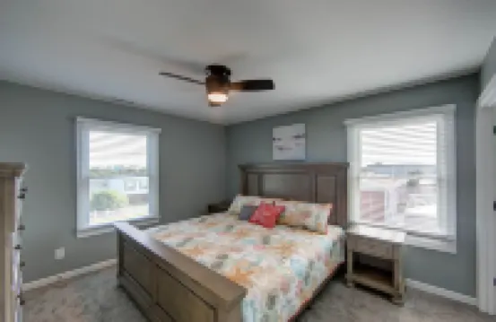 Novice 4BRM/3Bath house on the canal/sound access close to the beach