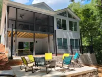 Lakefront home w/covered dock*Pool table*Kayak/SUP*11mi to Clemson*Hot tub