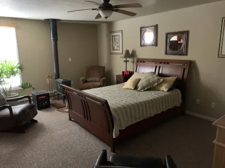 Great Cabin on Osage River in Tuscumbia, MO