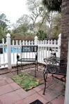 Peaceful Poolside Guesthouse just off I75 - balcony