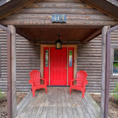 Cabin 114, Luxury 6 bedroom, 3 bath cabin minutes from Downtown Lexington!