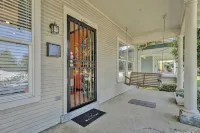 Fun & Funky #2 centrally located in Memphis!