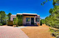 Peaceful Hilltop Casita w/ Stunning Views, Close to the Historic Plaza