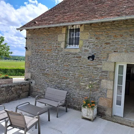 Gite in the countryside, 3 minutes from town.