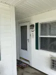 Studio Condo 2 minute walk across the street to the beach.