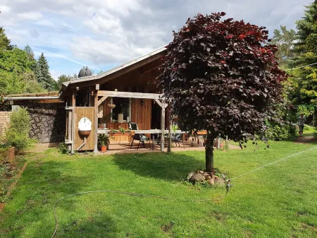 lovingly furnished cottage with terrace in the countryside Отели в г. Нутеталь