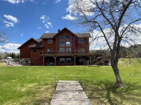 Biwabik Bunkhouse near Giants' Ridge Отели в г. Уайт