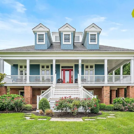 5-bedroom vacation home just a short walk to Cape May Beach