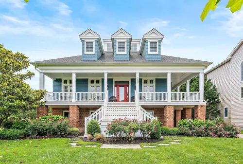 5-bedroom vacation home just a short walk to Cape May Beach