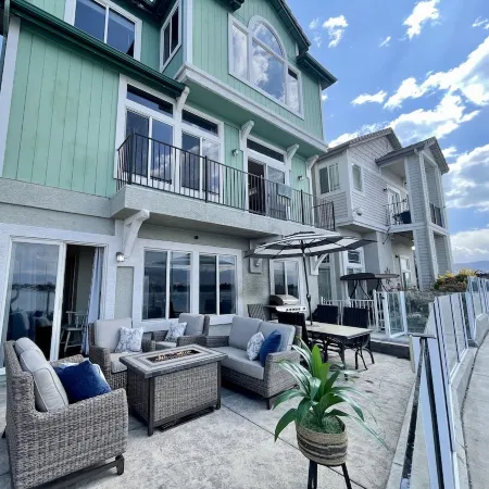 Stunning 5 Bedroom Home: Breathtaking Views in Sparks Marina - Reno