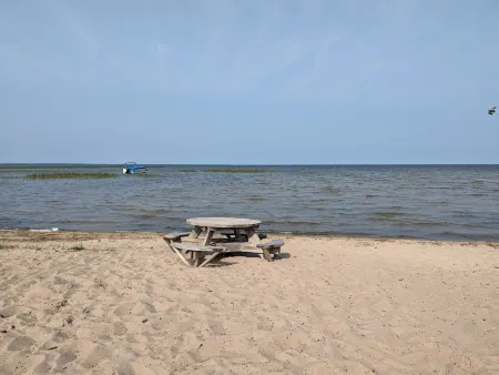 Catch on the Canal - Waterfront Getaway Near Casino, Dining & Entertainment