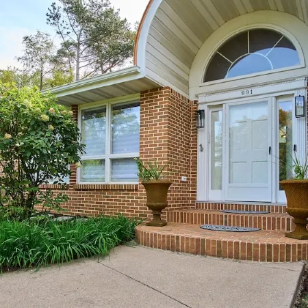 Maison de Blue et Blanc, Exquisite Home Close to Town, Campus, & Beaver Stadium