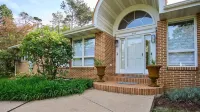 Maison de Blue et Blanc, Exquisite Home Close to Town, Campus, & Beaver Stadium