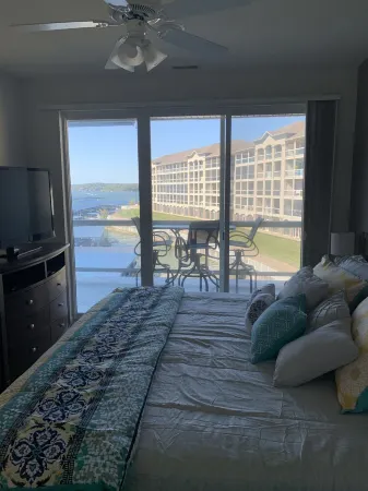 Beautiful Newly Decorated Condo at Lands End