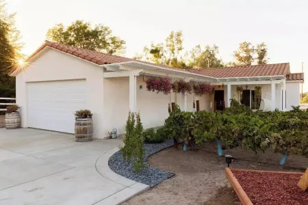 Romantic, private and surrounded by best Wineries!