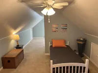 Perfect for the whole family, 1 mile to the beach, firepit & spacious kitchen!
