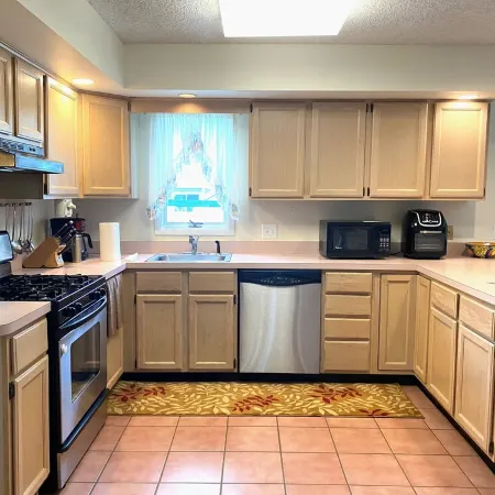 Updated Family Beach House with fenced yard - 5 min walk to the beach!