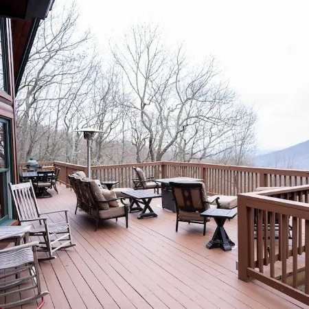 "View on a Whim” Luxury Cabin with Breathtaking Views, Theatre, Hot Tubs, Hiking