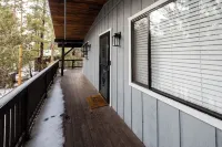 Adorable 1 BR Guest Suite w/ Fireplace & Patio