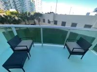 Beachfront Hollywood King Bd Tides Condo, Patio, Pools - Flexible Cancellation