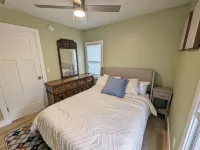 Sleek and Central Small Home ~ Close to everything