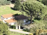 Studio Avec Piscine Hotels in Orgon