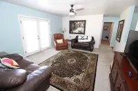 Jenks cozy home - Fenced yard - Dogs OK - Centrally Located Hotels in Jenks