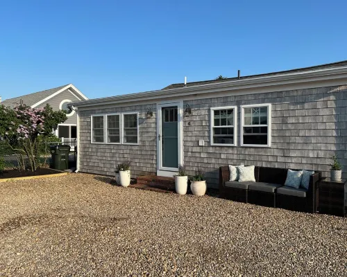 Plum Island Beach Cottage - 4 Minute Walk To Beach!! Hotels in Newbury