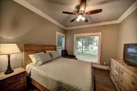 Charming 4-bedroom, 3 Bath Lake House on Toledo Bend Lake