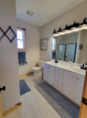 New cabin- access to horse trails, Pilot Mtn & Hanging Rock St. Pks