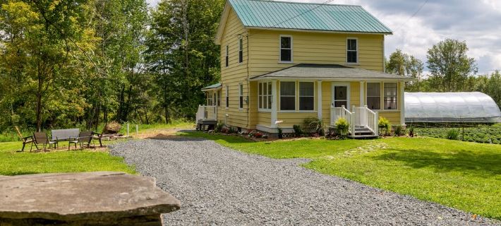 1900’s farmhouse with old country charm.  Six miles to Lake Wallenpaupack Hotels in Wayne County