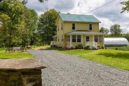 1900’s farmhouse with old country charm.  Six miles to Lake Wallenpaupack