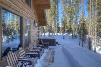 Luxury Home, Ideal Winter Ski-in/Ski-out or Summer Basecamp Hotels in Big Sky