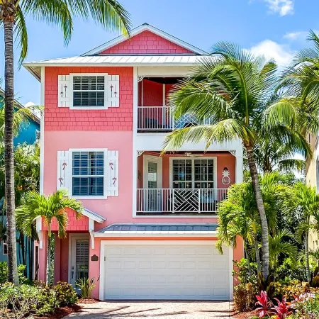 Luxury Key West feel steps from Historic downtown Stuart, minutes from the beach