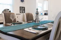 Downtown Bradenton Gem: 3-Bed Luxury Haven