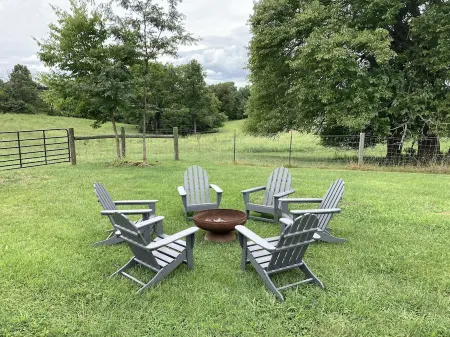 The Bourbon Lodge - Log home escape, Bourbon Trail, sunsets, peaceful retreat