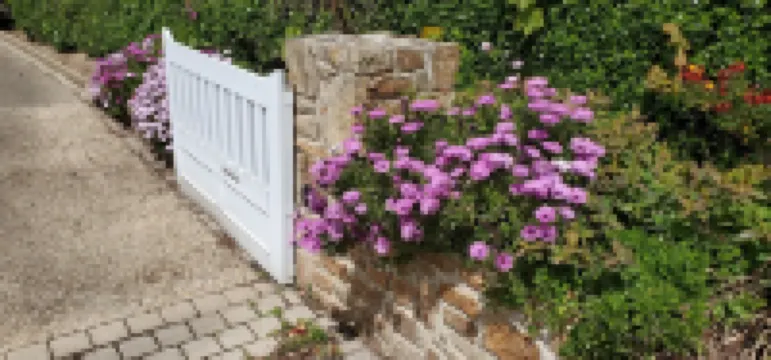 BRETON HOUSE 5MN WALK FROM SHOPS AND 2.5 KMS FROM THE BEACH