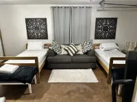 Quiet and cozy country home with mountain views in every direction. Sleeps 6 Sipapu Ski Area附近的飯店