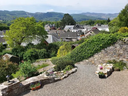 Beautiful views, walking distance to town