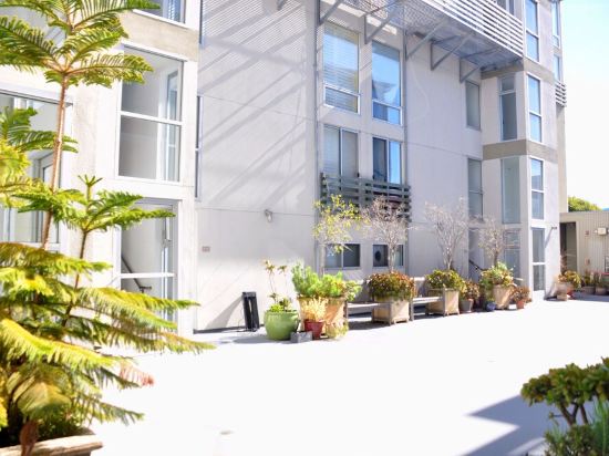 2b2b Sunny and Spacious Loft w/ dedicated parking! SOMA city heart