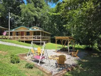 Cozy lake house w/ spacious deck, BBQ/fire pit. Boat ramp1 mi away Pet friendly!