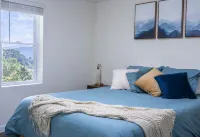 Modern Mountain Cabin: Spectacular Views @3100 ft.