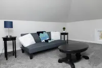 Lovely 3 Bedroom Unit for Longer Stays Hotels in Bristol