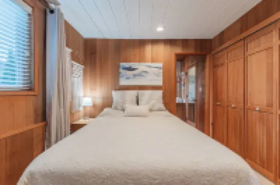 Oceanside Retreat ~ Private Beach in Quaint Seaside Town