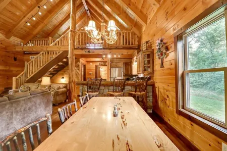 Almost Heaven Cabin at Trickle Creek in Hocking Hills